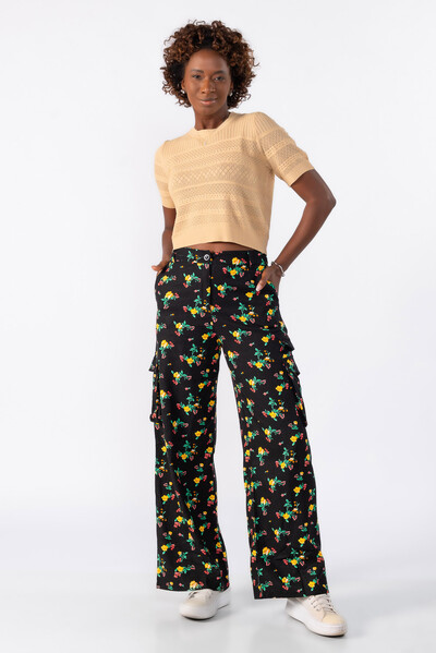 Foto Blusa curta de tricot trabalhado