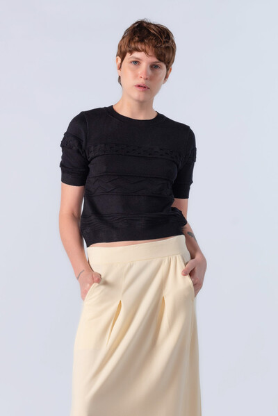 Foto Blusa curta em viscose com texturas