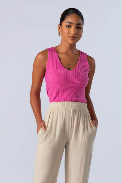 Foto Blusa regata canelada decote em v