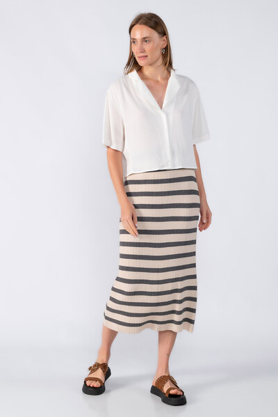 Foto Saia midi tricot listrada