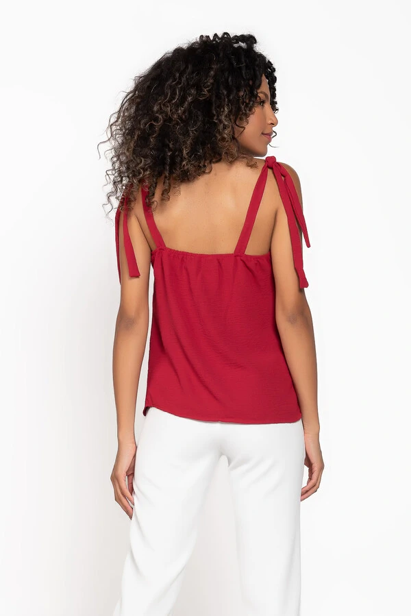 Blusa com alca amarracao e botoes