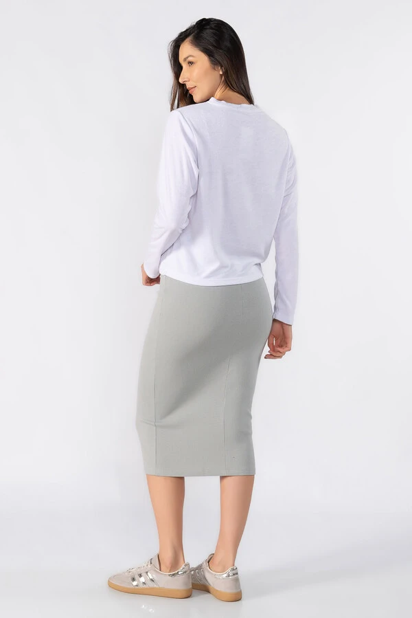 Blusa costuras frontal em detalhe