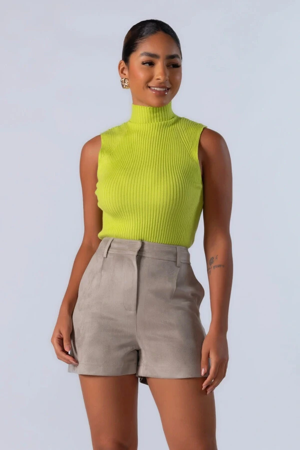 Blusa gola alta manga cavada