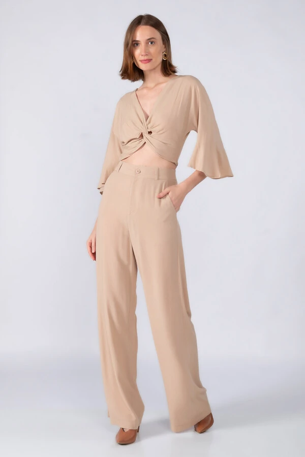 Cropped em viscose manga flare