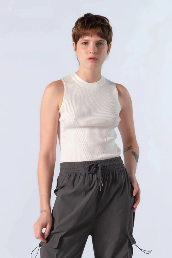 Blusa em viscose canelada regata