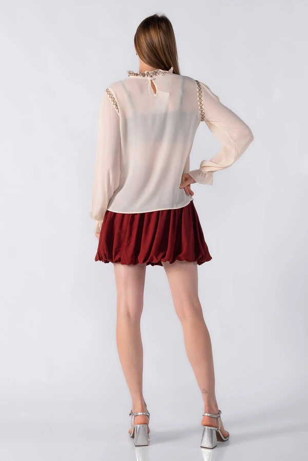 Blusa bata manga longa detalhe bordado