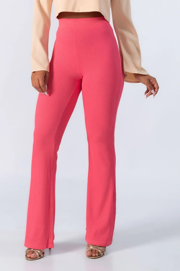 Calca flare em viscose canelada