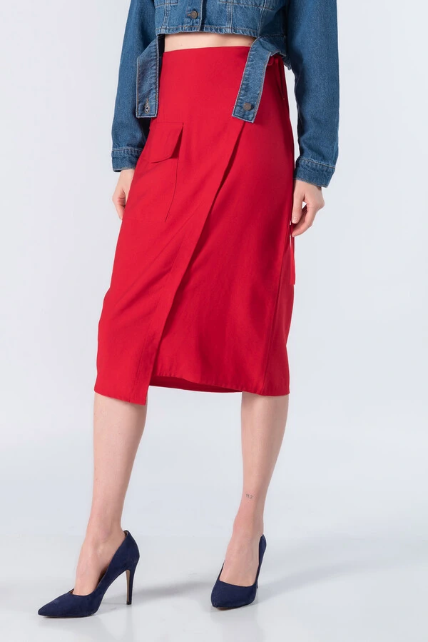 Saia midi em viscose com bolso e faixa