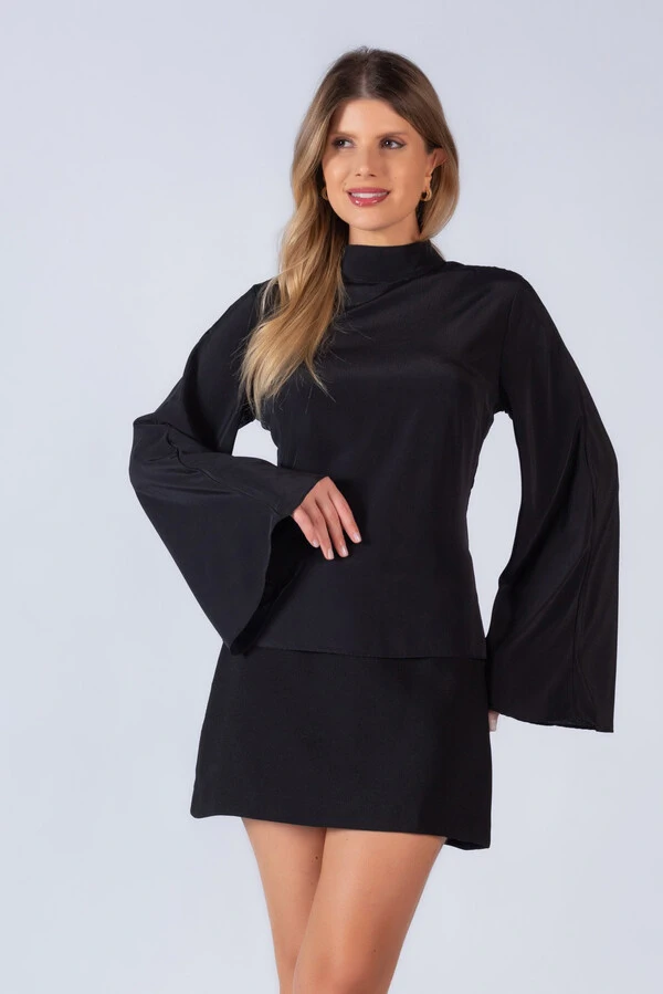 Camisa aberta nas costas em poliester