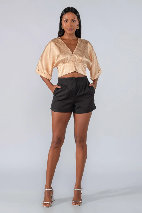 Shorts liso bolso lateral
