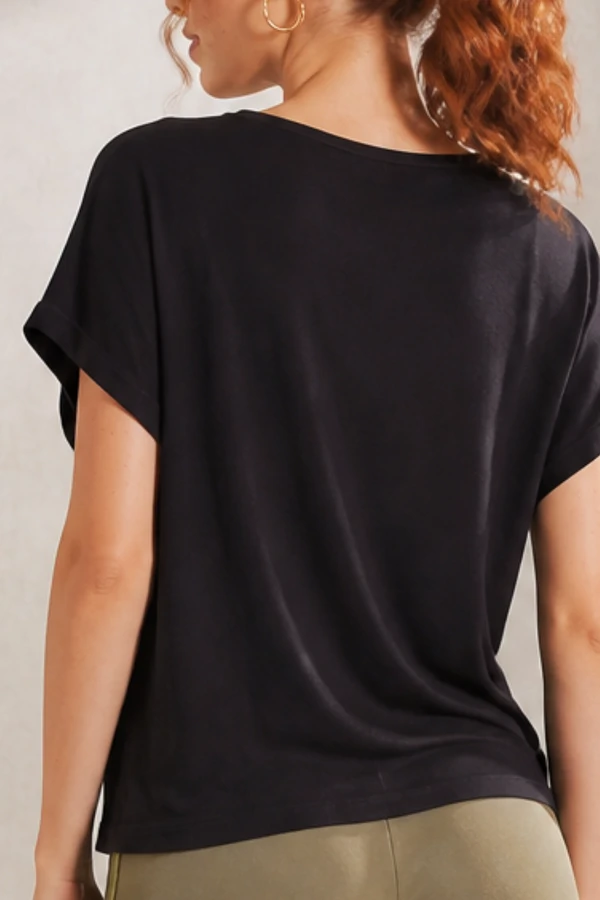 Blusa com torção na barra