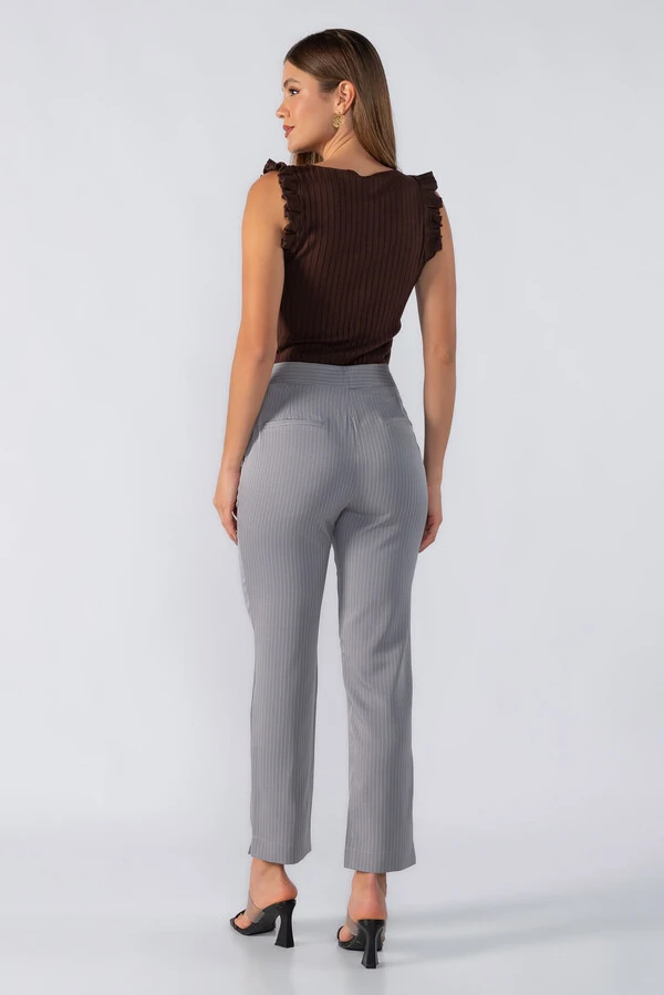 Blusa canelada babado manga