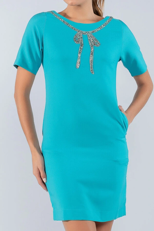Vestido curto de manga com detalhe strass