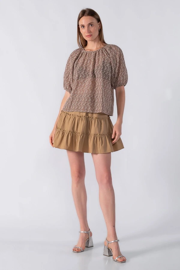 Blusa bata texturizada manga curta