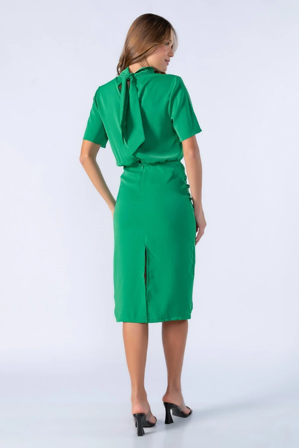 Vestido midi franzido decotado