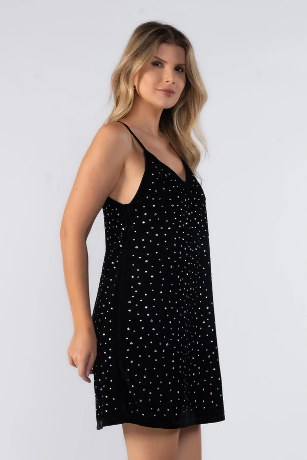 Vestido curto plush com aplicacao