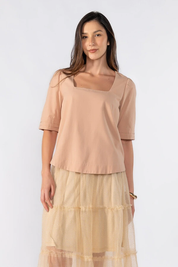 Blusa social decote quadrado detalhe na manga