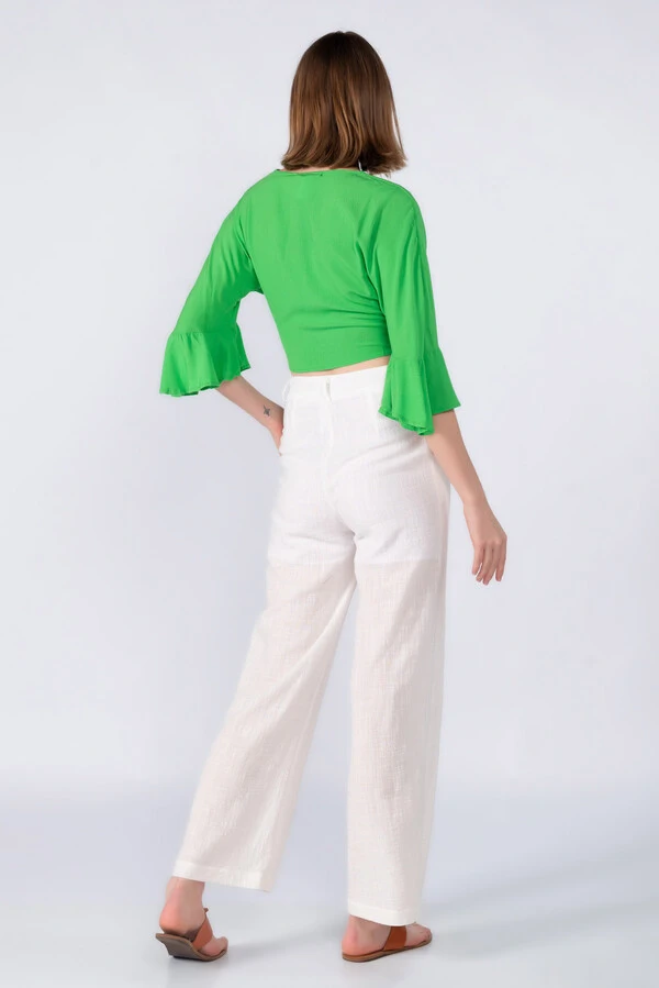 Cropped em viscose manga flare