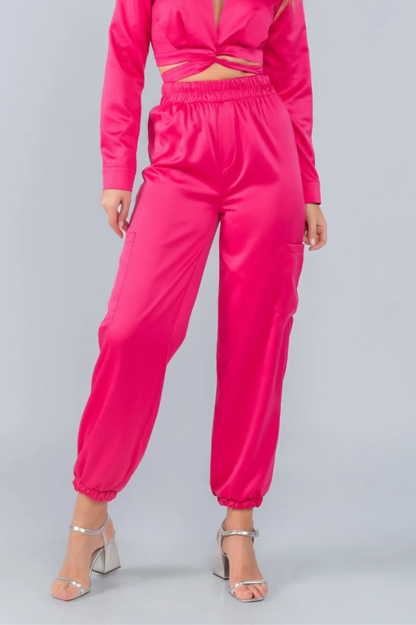 Calca jogger acetinada elastico cos e bolsos laterais