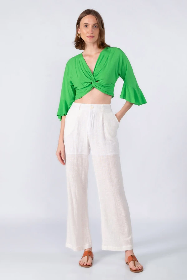 Cropped em viscose manga flare