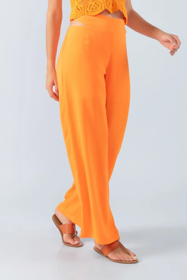 Calca pantalona em crepe recorte cos