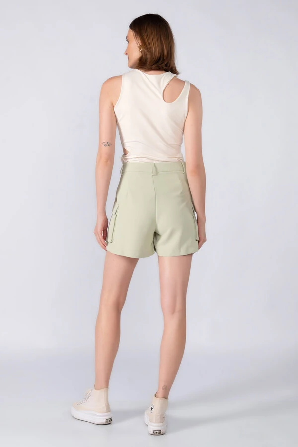 Shorts saia cargo forrado em poliester