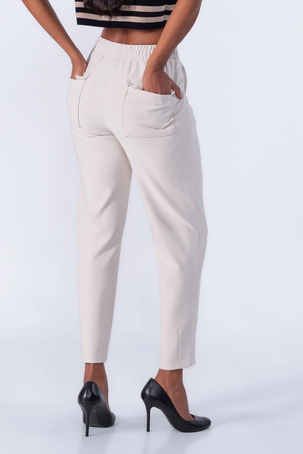 Calça social com bolsos