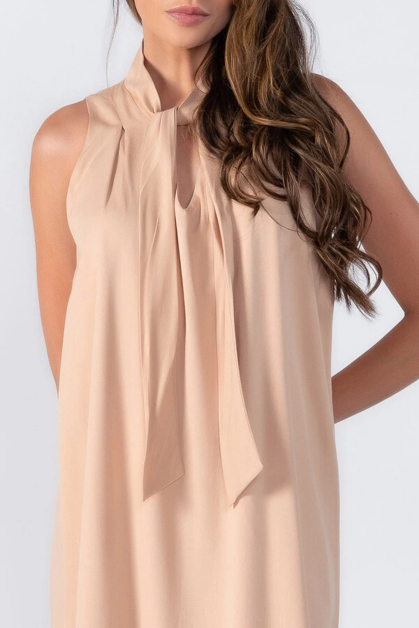 Vestido midi decote em v com faixa