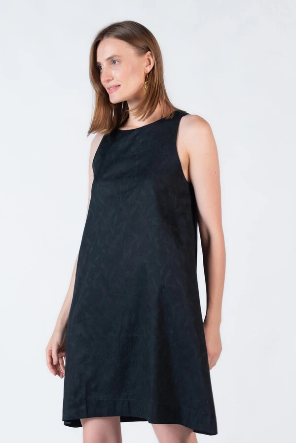 Vestido amplo com texturas