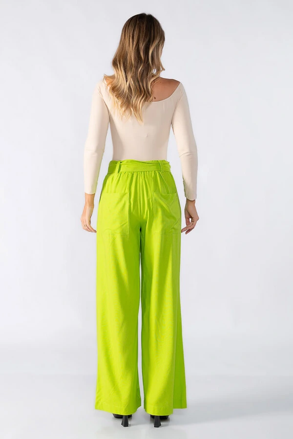 Calca pantalona com cinto