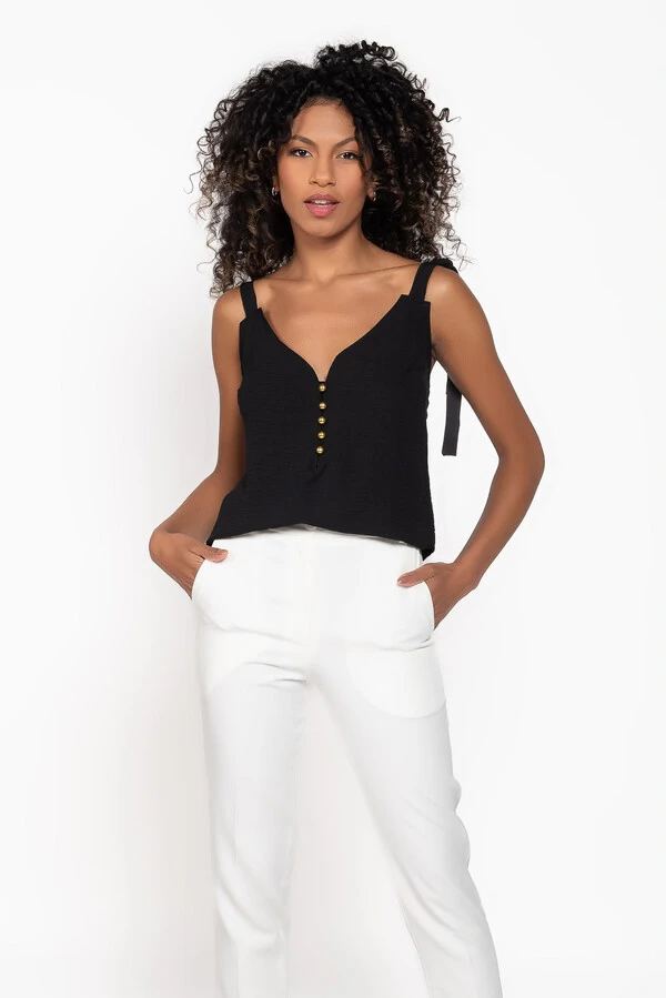 Blusa com alca amarracao e botoes