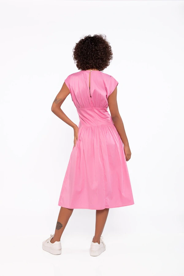 Vestido midi em algodao com pregas acinturado