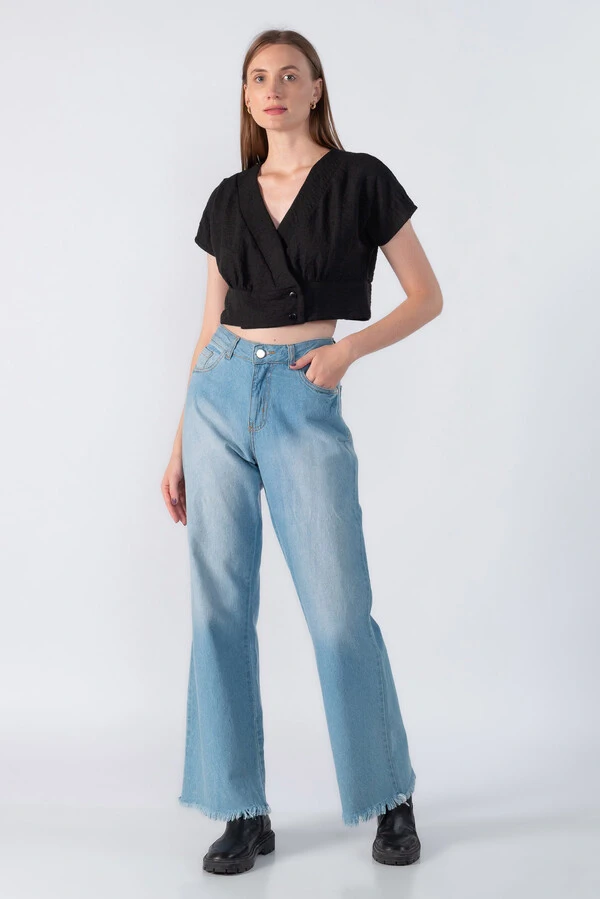 Cropped transpassado com botoes