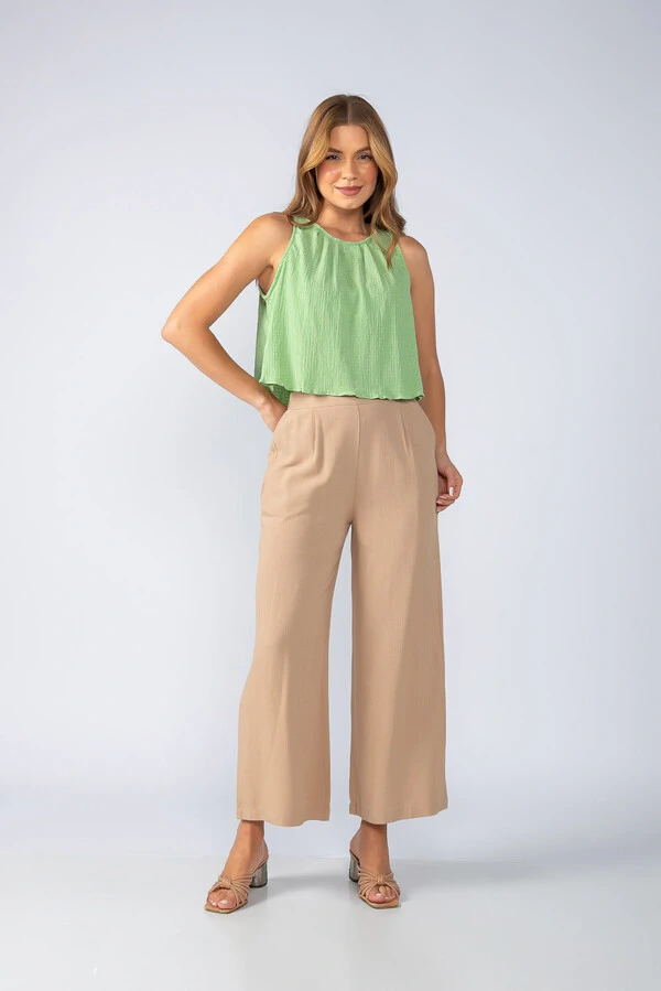 Blusa cropped em crepe texturizado