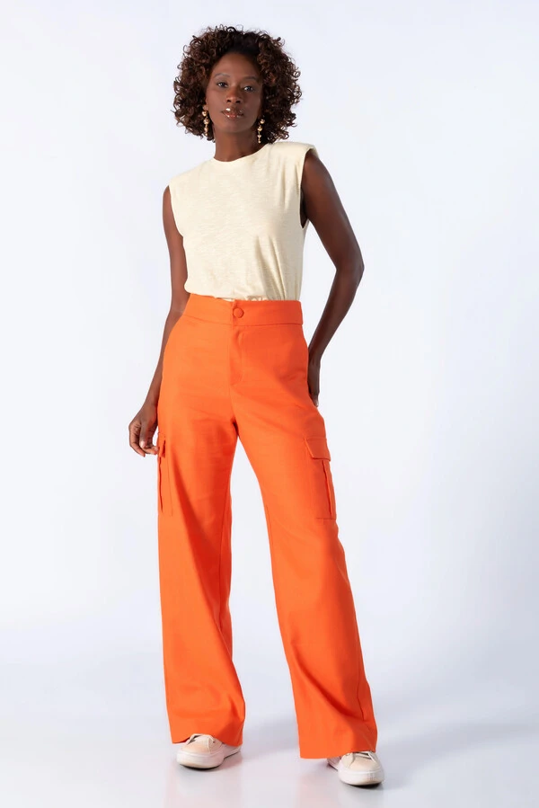 Calca pantalona em linho com bolsos