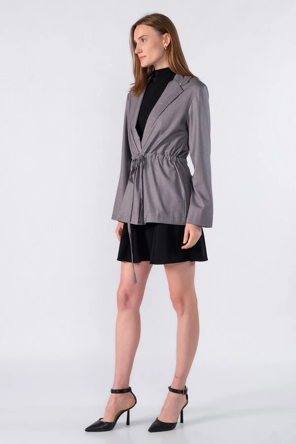 Blazer alongado com amarracao na cintura