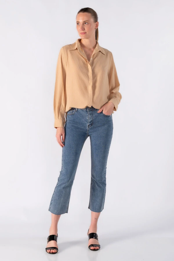 Camisa com textura e detalhe em lurex