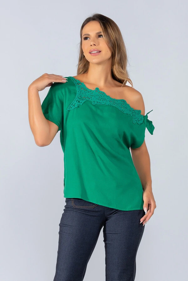 Blusa viscose assimetrica aplicacao em guippir