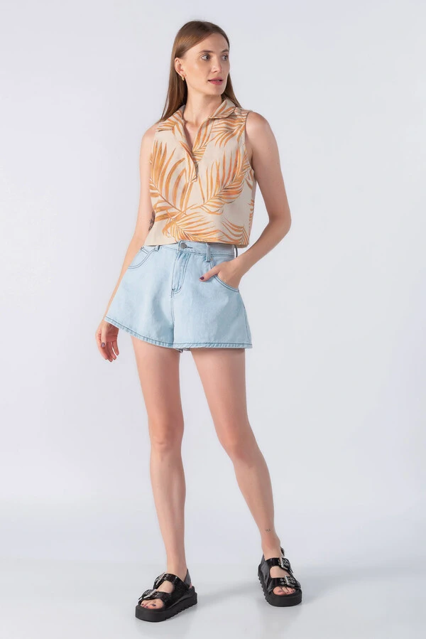 Blusa curta estampada com gola