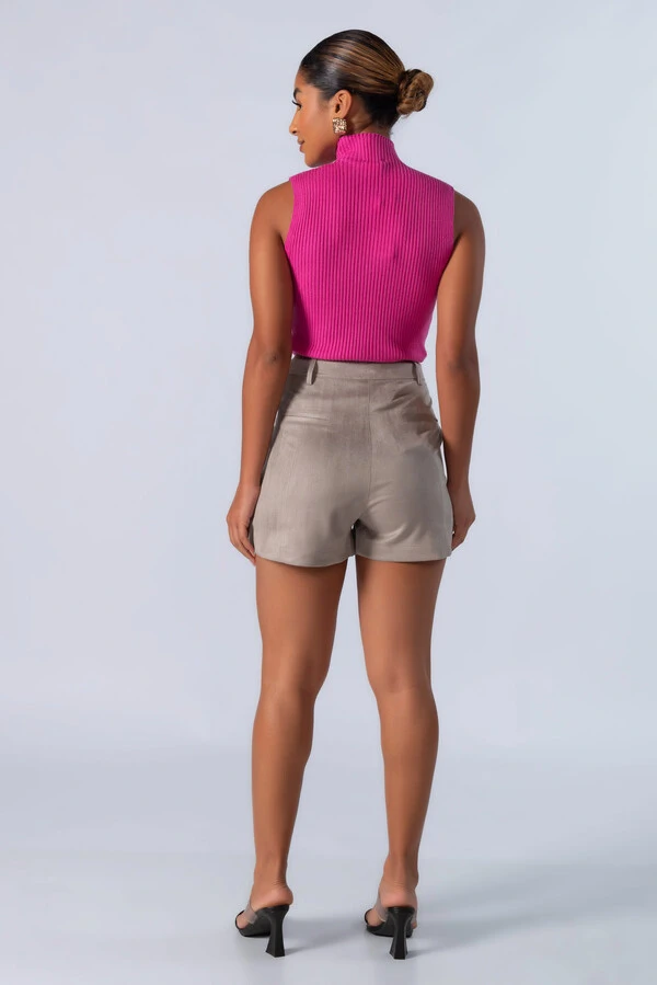 Blusa gola alta manga cavada