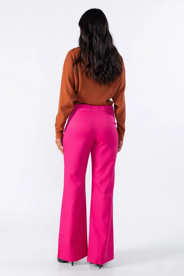 Calca pantalona com recorte frontal