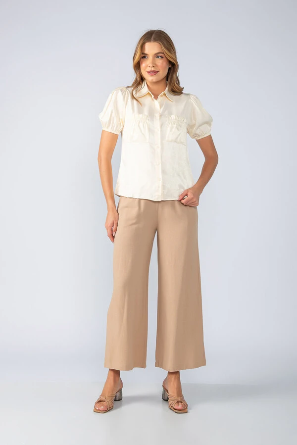 Blusa acetinada com 2 bolsos e botoes