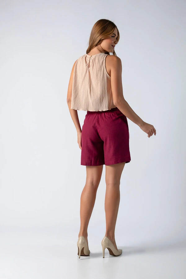 Blusa cropped em crepe texturizado