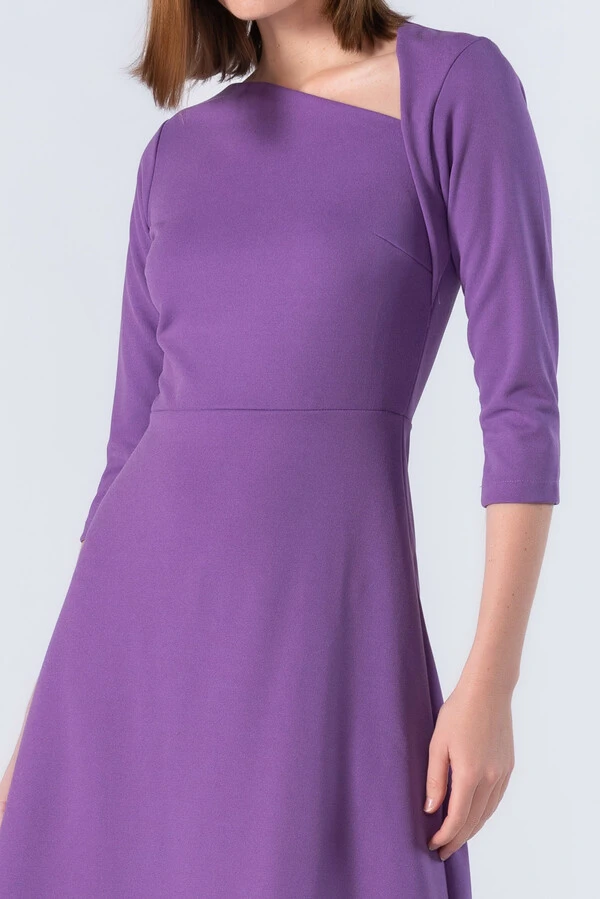 Vestido midi decote moderno
