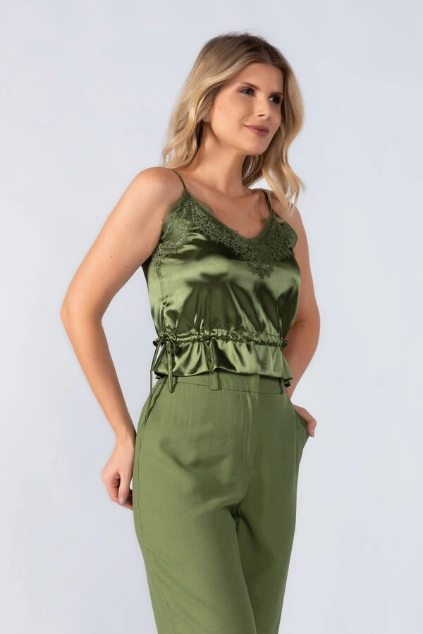 Cropped renda com ajuste