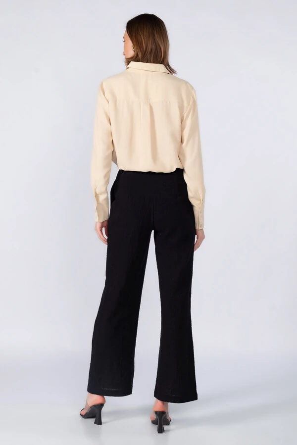 Calca pantalona em linho com pregas