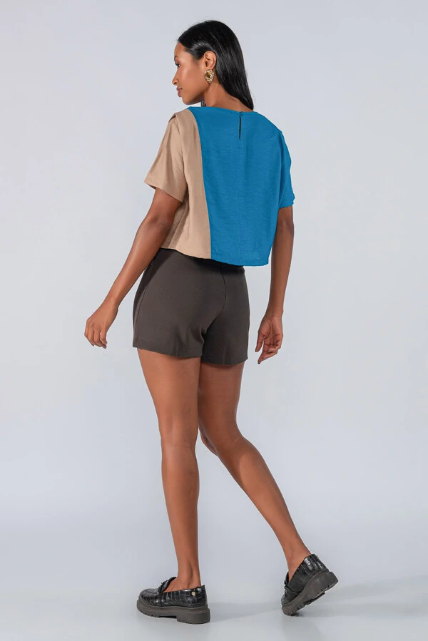 Blusa cropped bicolor viscose ampla