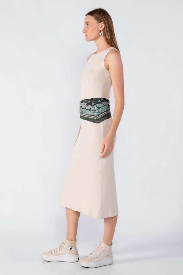 Vestido canelado regata