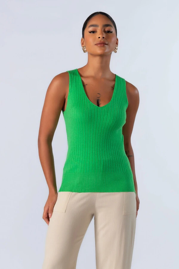 Blusa regata canelada decote em v