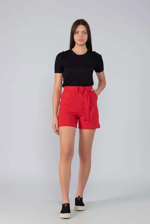 Shorts crepe liso detalhe cinto e bolsos